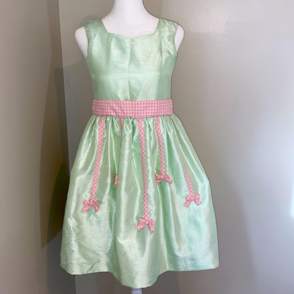 Girls size 14 Easter Dress in Spring Green with Pink Bow Accents